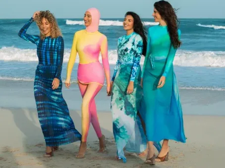 البوركيني للجميع: كيف غيرت هادية غالب مفهوم الأزياء الشاطئية واتاحته لكل امرأة