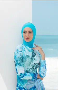 البوركيني للجميع: كيف غيرت هادية غالب مفهوم الأزياء الشاطئية واتاحته لكل امرأة