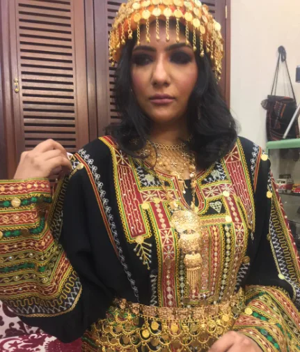 الهوية المنسوجة: فن الزي التقليدي في جنوب السعودية