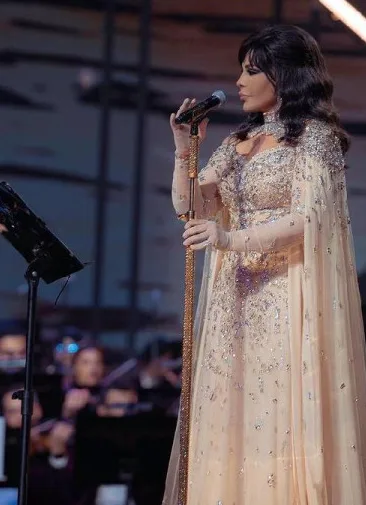 نظرة على أجمل وأحدث فساتين أحلام الشامسي