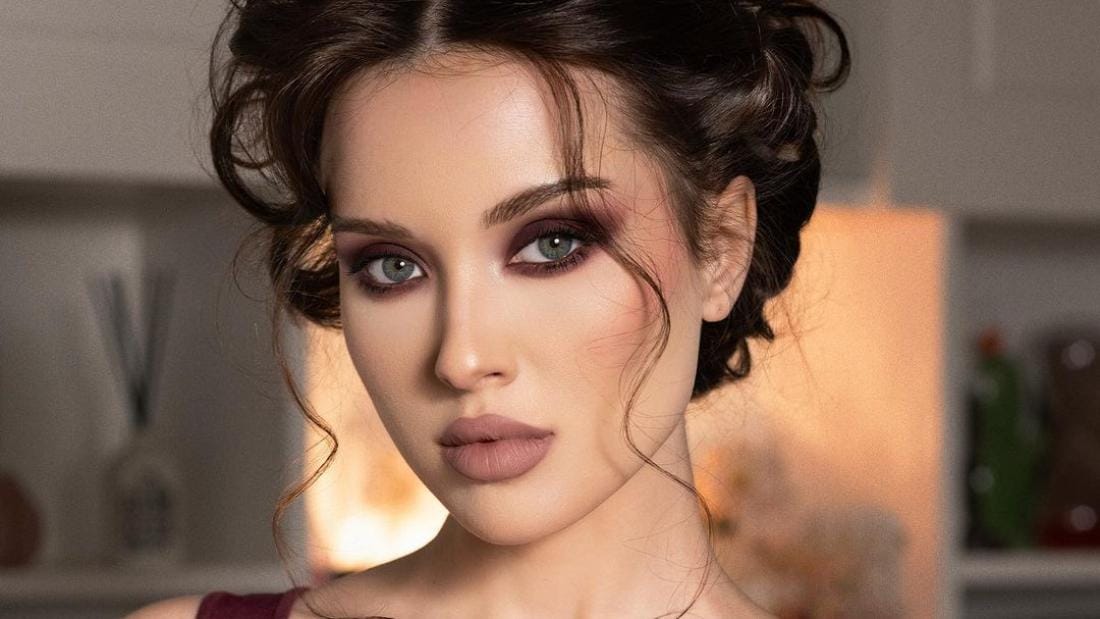 آخر صيحات موضة المكياج السموكي في 2025