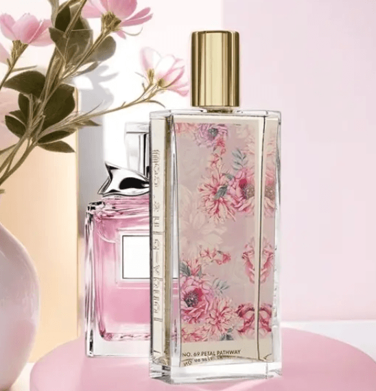 رائحة الصباح: كيف تختارين عطور صباحية تعكس مزاجك؟