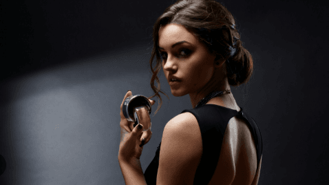 من أول نفحة حتى آخر نظرة..دليلك لأفضل عطور السهرات