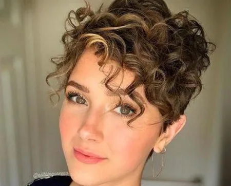 تسريحات شعر قصير ويفي