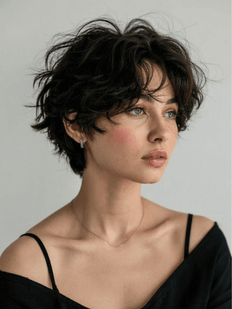 تسريحات شعر قصير ويفي