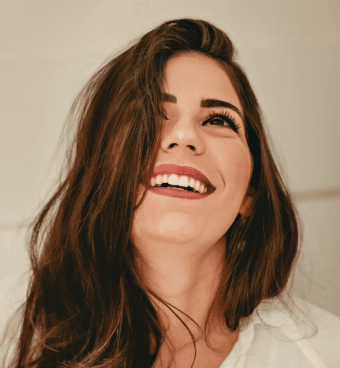 من الفراعنة إلى اليوم سر الخصلات القوية في زيت الخروع للشعر