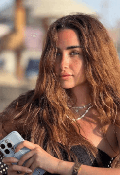 من الفراعنة إلى اليوم سر الخصلات القوية في زيت الخروع للشعر