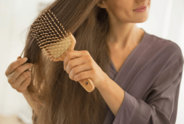 كيفية اختيار فرشاة الشعر المناسبة لشعرك