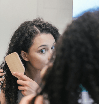 كيفية اختيار فرشاة الشعر المناسبة لشعرك