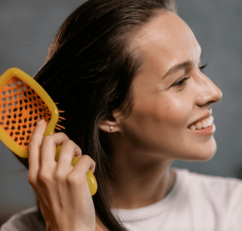 كيفية اختيار فرشاة الشعر المناسبة لشعرك
