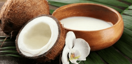 إكسير الحياة لشعرك: تعرفي على فوائد حليب جوز الهند للشعر