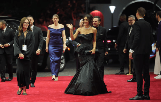 إطلالات النجمات في مهرجان البحر الأحمر السينمائي 2025 حديث العالم