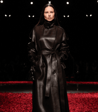 موضة الجاكت الجلد وتنسيقات مميزة له في لشتاء 2026