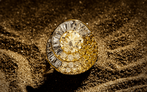 من إرث التاريخ إلى سحر السماء: جديد دار المعوض للمجوهرات