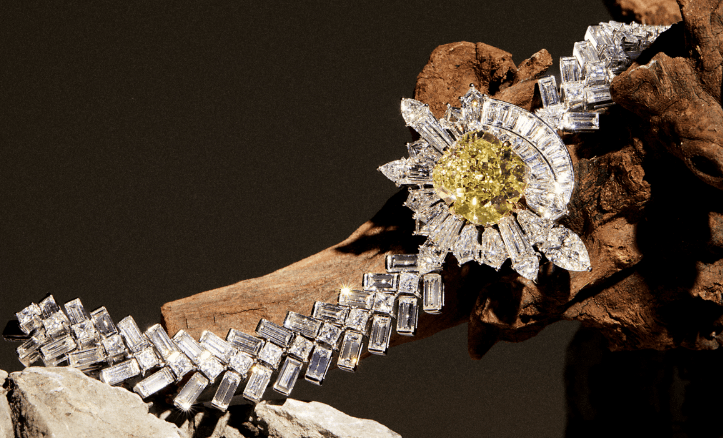 من إرث التاريخ إلى سحر السماء: جديد دار المعوض للمجوهرات