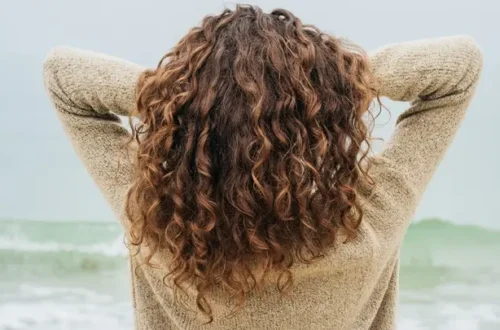 إكسير الحياة لشعرك: تعرفي على فوائد حليب جوز الهند للشعر